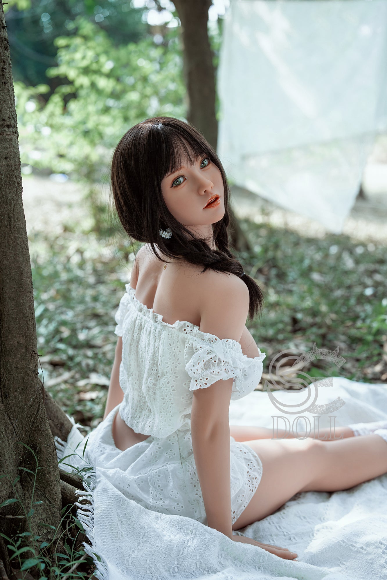 Beautiful hot sex doll with penetrating walling