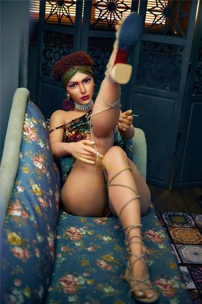 Scarlet’s divine legs