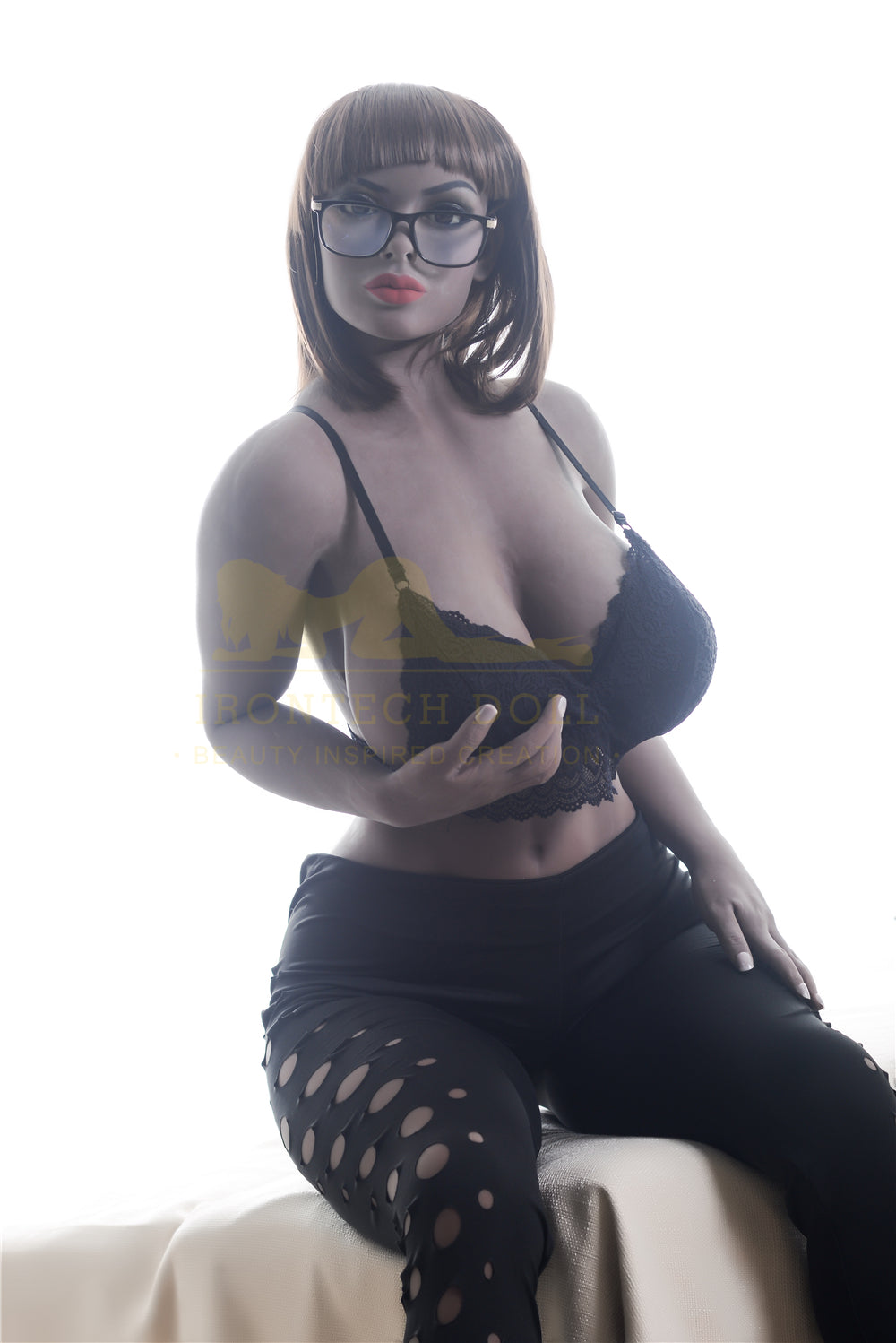 Brunette sex doll wants to meet you 