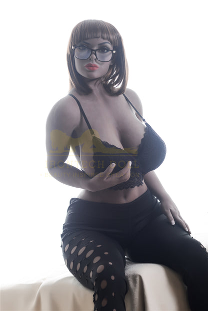 Brunette sex doll wants to meet you 