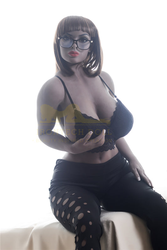 Brunette sex doll wants to meet you 