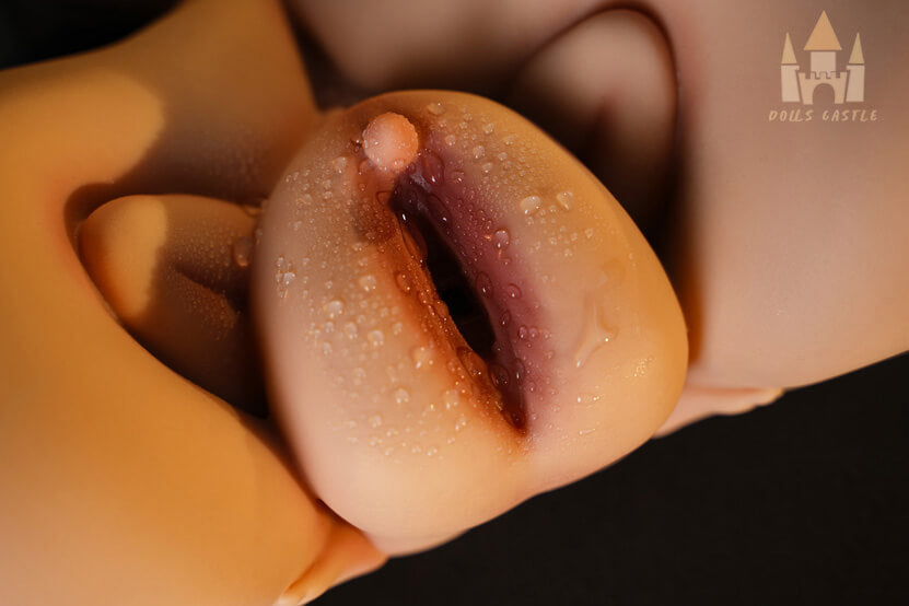 Bust-style masturbator sex toy made of silicone