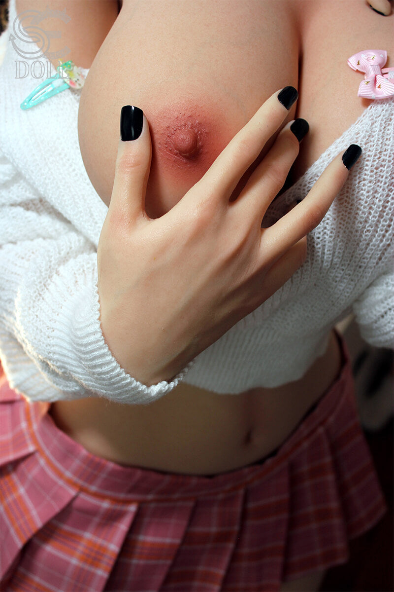 Beautiful boob of this exelente sex doll