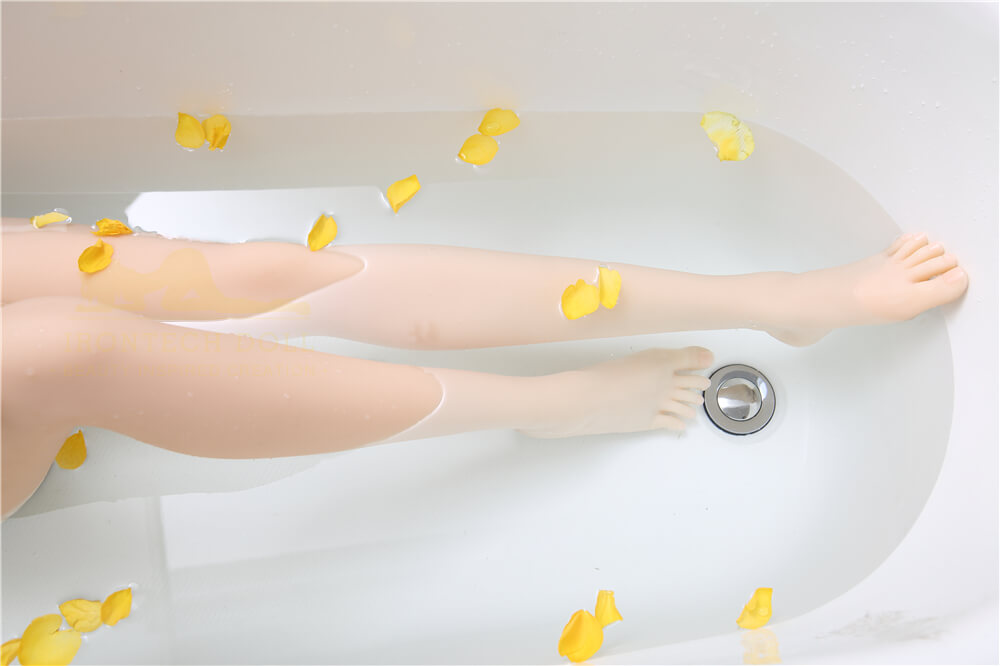 Beautiful feet of Hellen the best sex doll 